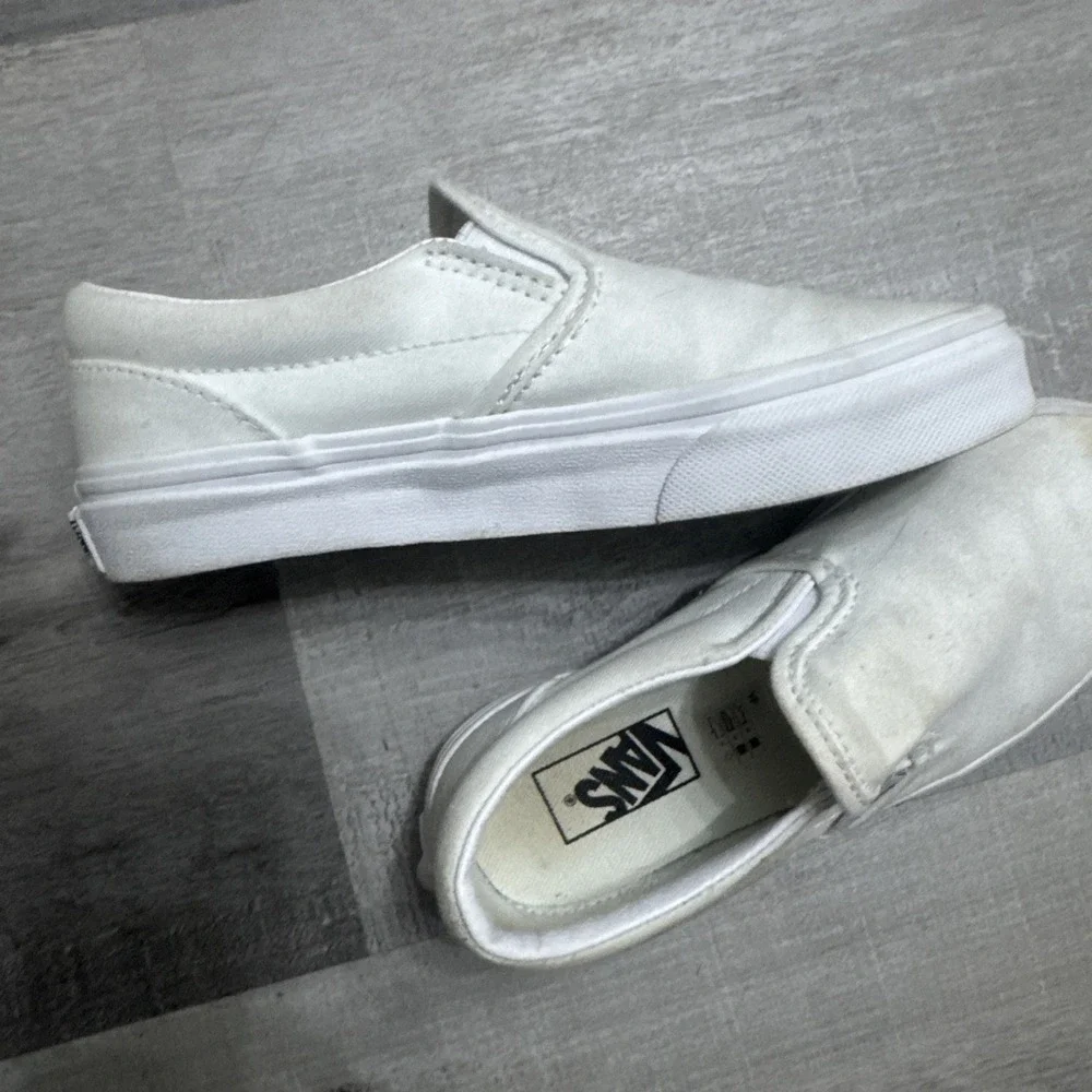 VANS Off the Wall‎ Kids Slip-On Shoes, Size 13.5 White